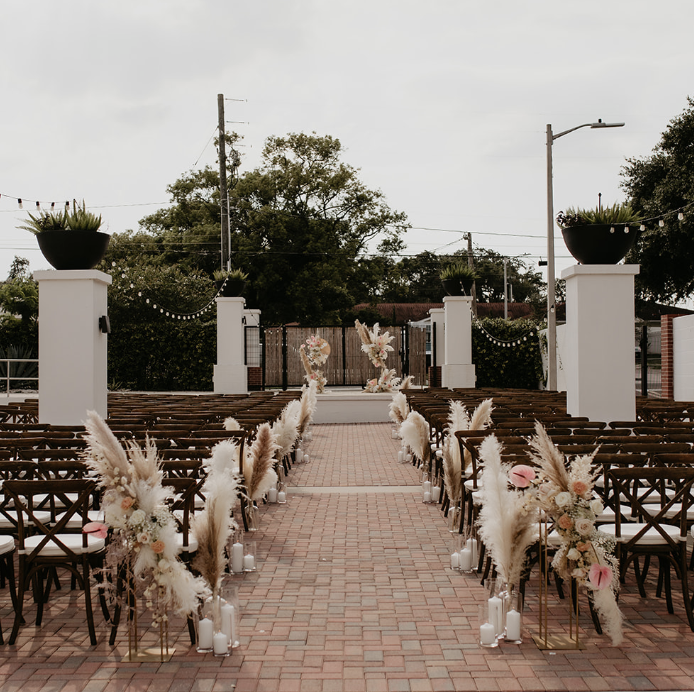 haus 820 modern outdoor ceremony